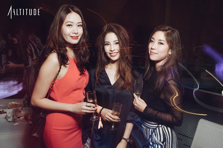 1 Altitude nightclub Singapore party girls having fun dancing drinking