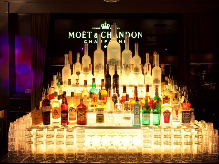 Party al 11Clubroom VIP Club al Milan. Trova promotori e liste degli ospiti in Clubbable