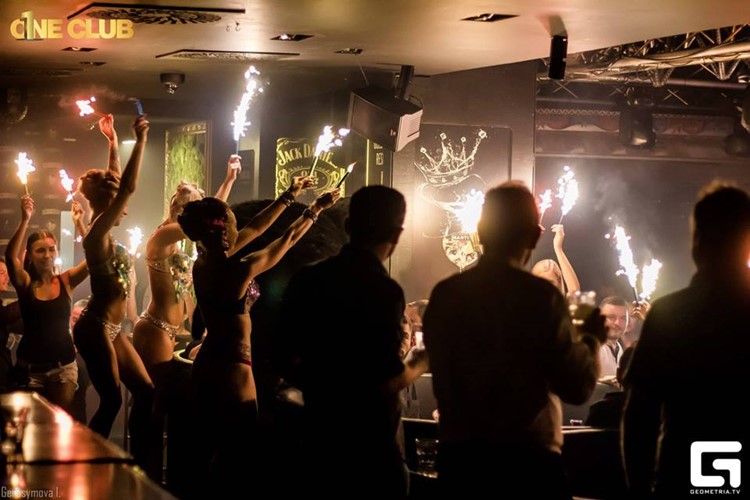 1 One Club nightclub Prague party event nightout party crowd drinks