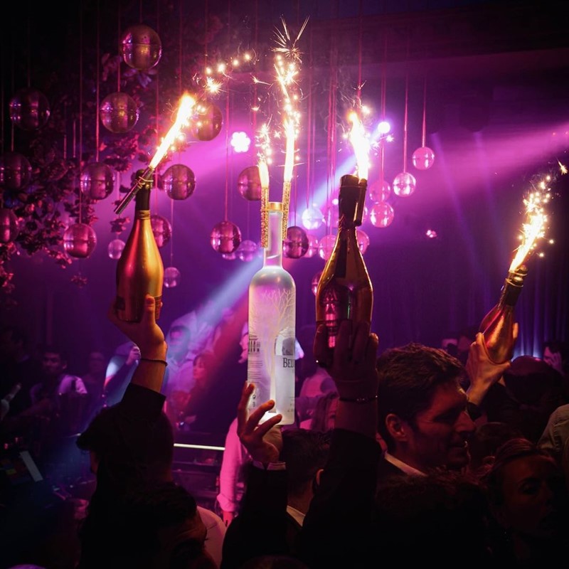 Soirée dans la boîte Chrystie VIP à Cannes. Trouvez des promoteurs pour la liste des invités sur Clubbable