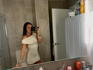 Laura Medgyesi 6