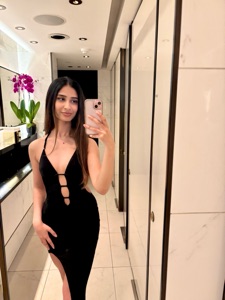 Zainab Bukhari 1