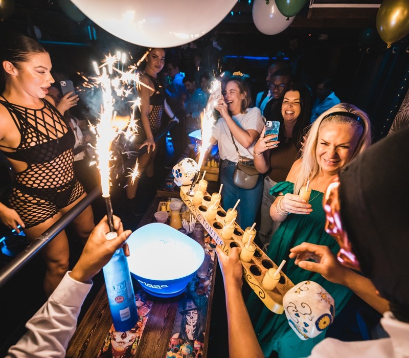 Tonteria, dj booth, lights view 