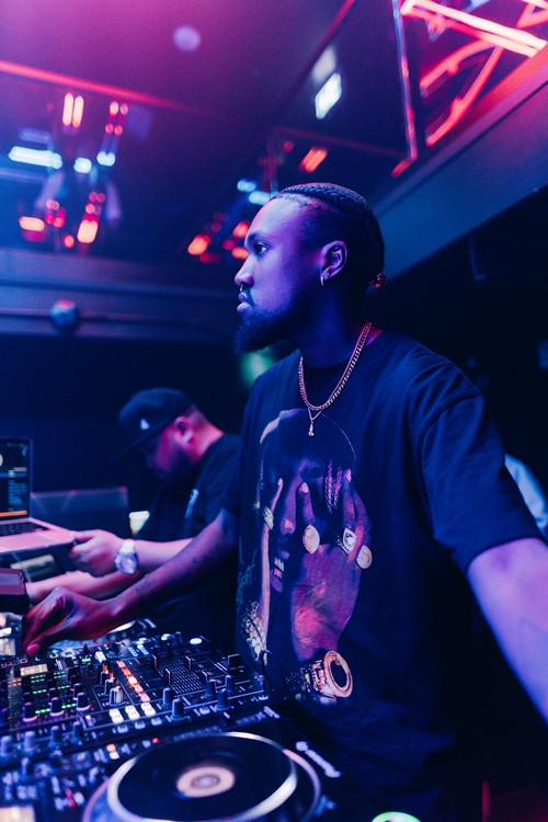 44 nightclub Toronto live dj music party all night dance floor 