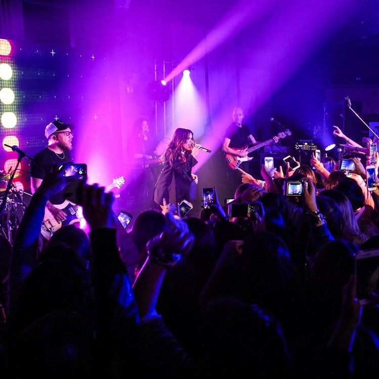 55 Fiftyfive club Milan live performance singer concert event