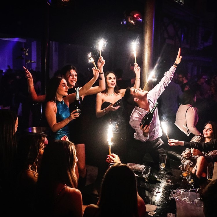 55 Fiftyfive club Milan nightclub Milano bottle service alcohol parade book your VIP table