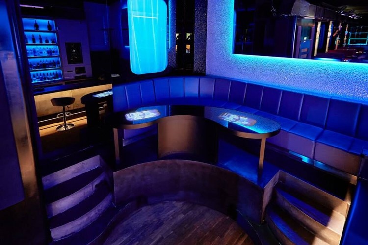 M1 nightclub Prague corner vip table book now