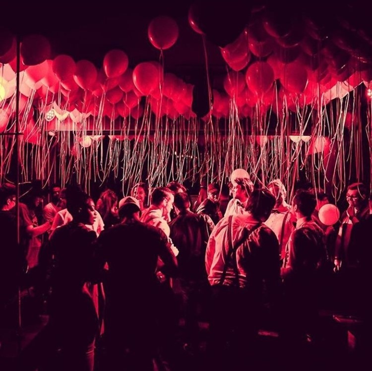 Abe nightclub Amsterdam big crowd having fun red lights balloons in the air