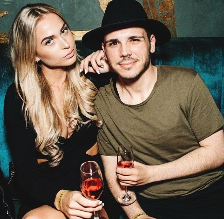 Abe nightclub Amsterdam pretty blonde girl and guy having fun