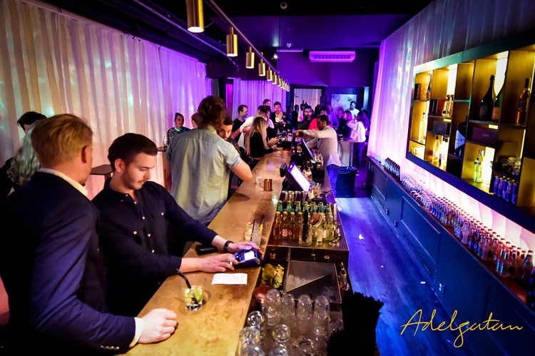 Adelgatan Club nightclub Malm&#246; bar view alcohol drinks bottles men drinking vodka cocktail