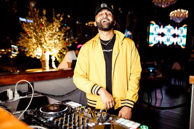 Aer club Dubai dj mixing music house techno mix fun party