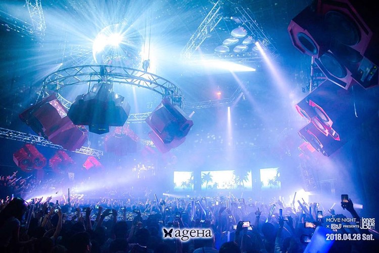 Ageha nightclub Tokyo big show event lights full crowd