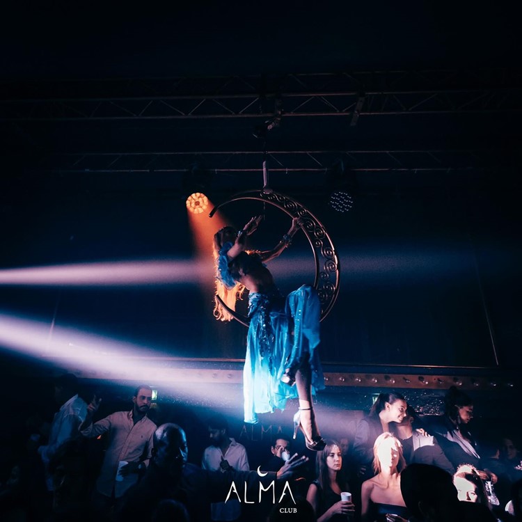 Alma nightclub Paris live show entertainment exotic dancer