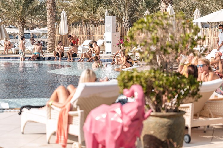 Andreea's Beach Club Dubai day party swimmingpool fun
