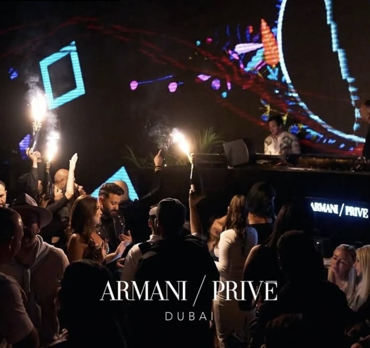 Soirée dans la boîte Armani Prive VIP à Dubai. Trouvez des promoteurs pour la liste des invités sur Clubbable