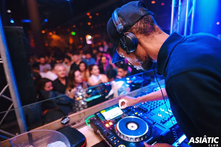 Asia de Cuba nightclub Buenos Aires dj mixing music concert party crowd