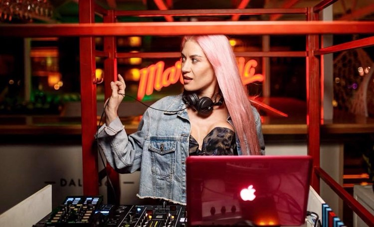 Avalon club Kiev blonde dj girl mixing music fun party dance all night long