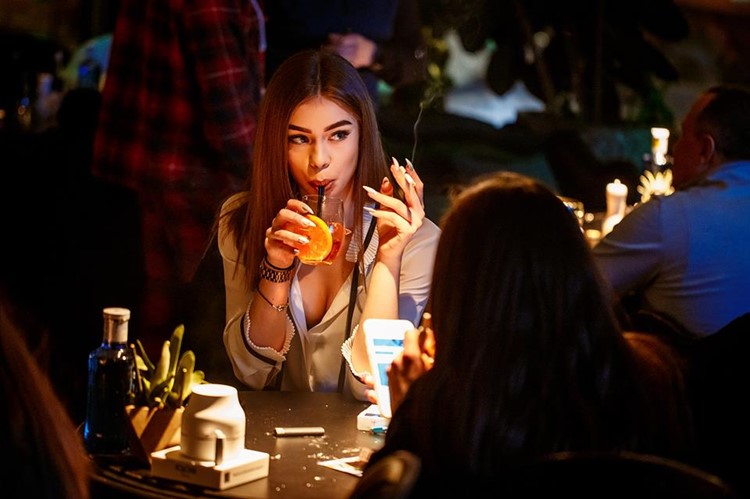 Avalon club Kiev sexy girl drinking cocktails smoking party sing karaoke nightclub fun event