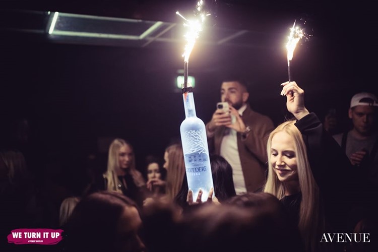 Avenue nightclub Berlin celebrate birthday hen bachelor parties fun vodka bubble champagne parade
