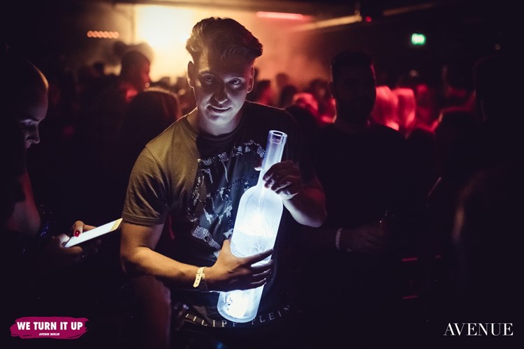 Avenue nightclub Berlin buy bottle menu vodka rum gin cognac champagne drinks cocktails 