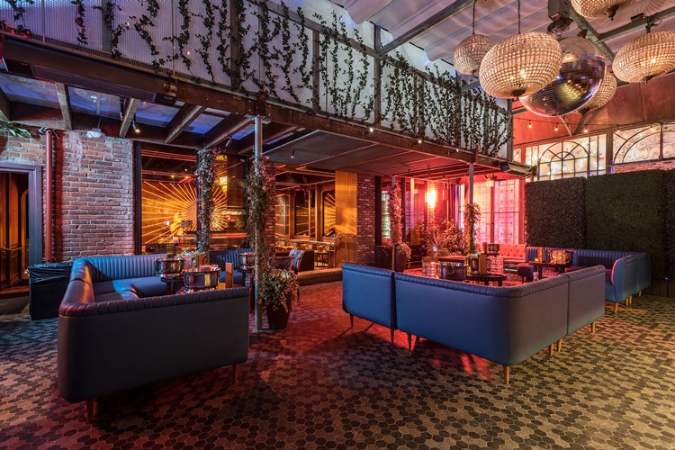 Party at Avenue VIP nightclub in Los Angeles. Find promoters for guest list in Clubbable