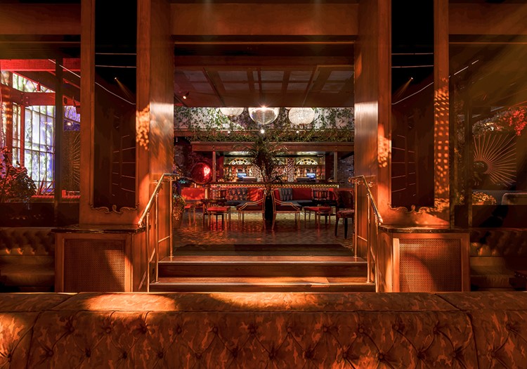 Party at Avenue VIP nightclub in Los Angeles. Find promoters for guest list in Clubbable