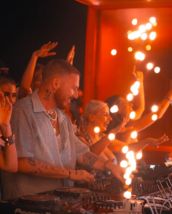 Party at BCH CLB VIP nightclub in Dubai. Find promoters for guest list in Clubbable