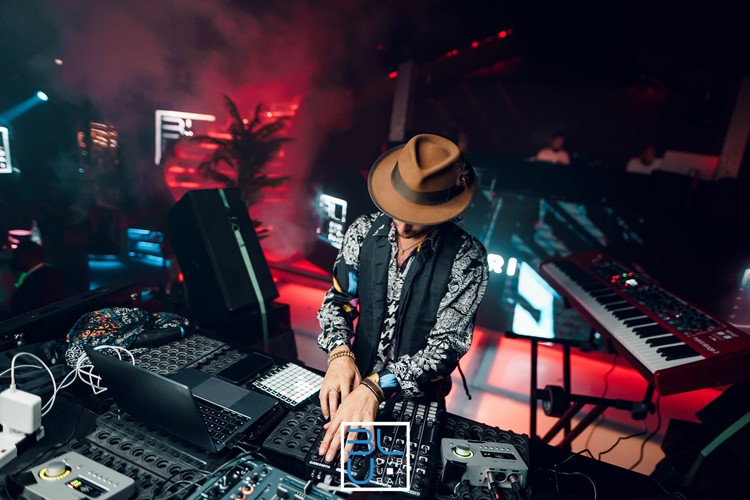 Blu nightclub in Dubai live dj music fun nightout party event go out