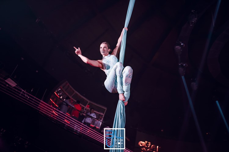 Blu nightclub in Dubai show dancer fun acrobat reserve table