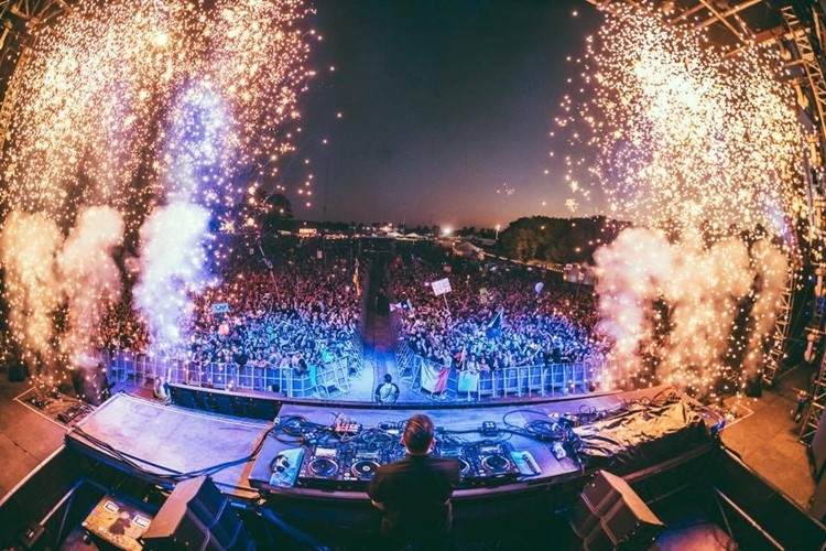 Bypass nightclub Geneva big event dj mixing