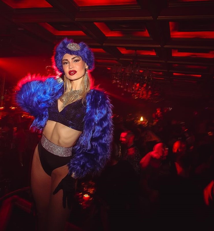 Babouchka, exotic, dancer, feathers, costume, sexy