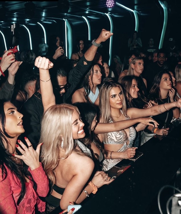 Soirée dans la boîte Bacara VIP à Miami. Trouvez des promoteurs pour la liste des invités sur Clubbable