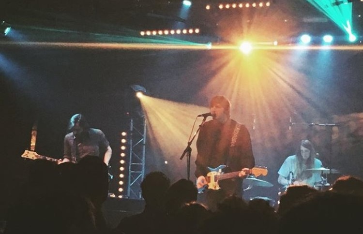 Badaboum nightclub Paris famous singer concert electric guitar 