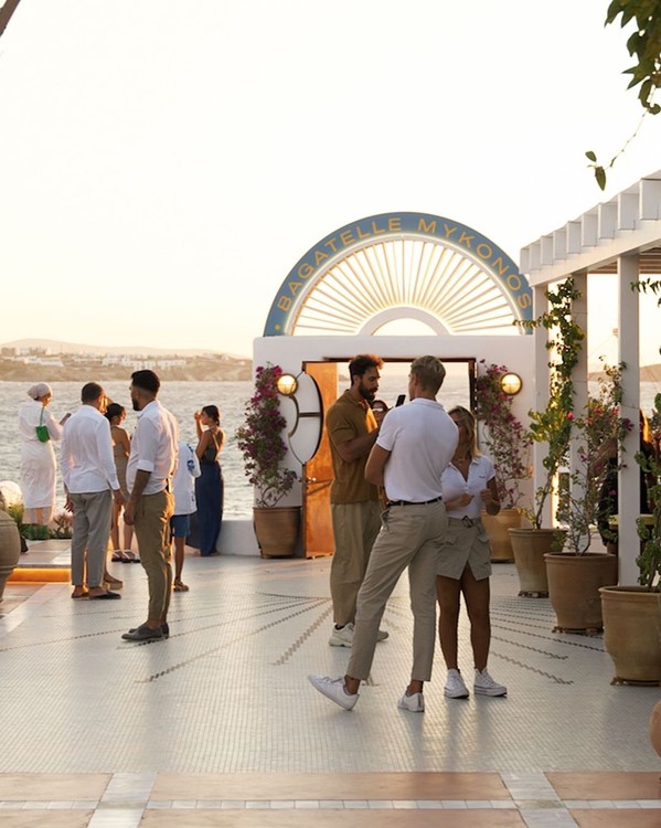 Bagatelle club in Mykonos crowd dancign socialising live music event