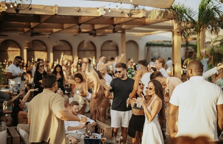 Party at Be Beach VIP nightclub in Dubai. Find promoters for guest list in Clubbable