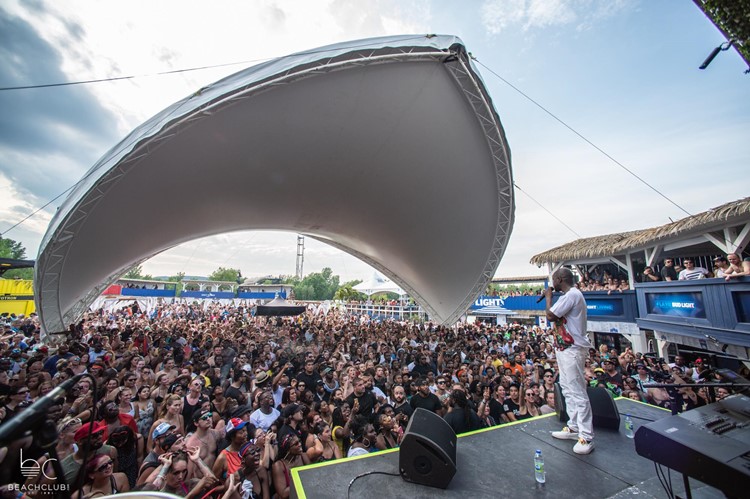 Beachclub club Montreal famous rapper show big event full crowd