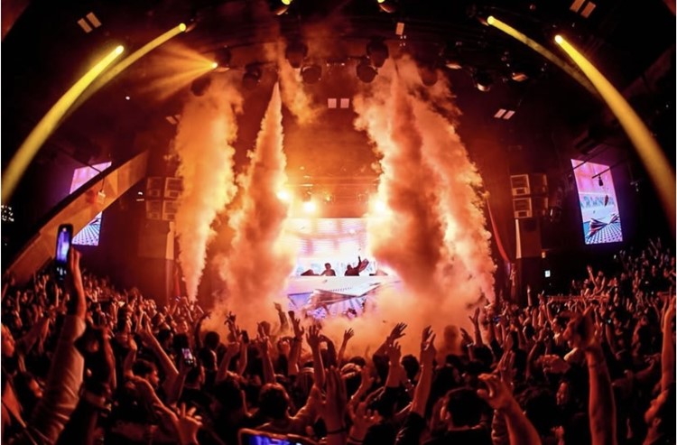 Soirée dans la boîte Big Night Live VIP à Boston. Trouvez des promoteurs pour la liste des invités sur Clubbable