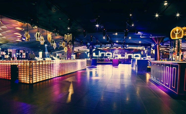 Party at Bling Bling VIP nightclub in Barcelona. Find promoters for guest list in Clubbable