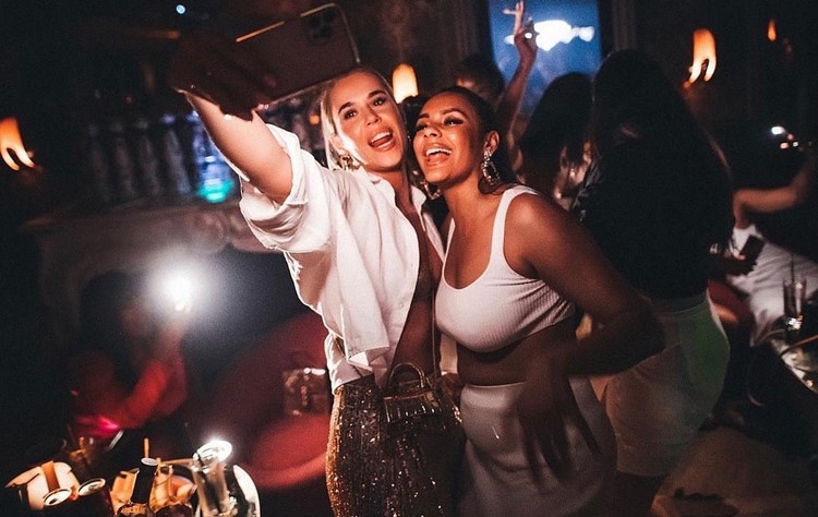 Bling nightclub Dubai guys girls dancing clubbing partying club 