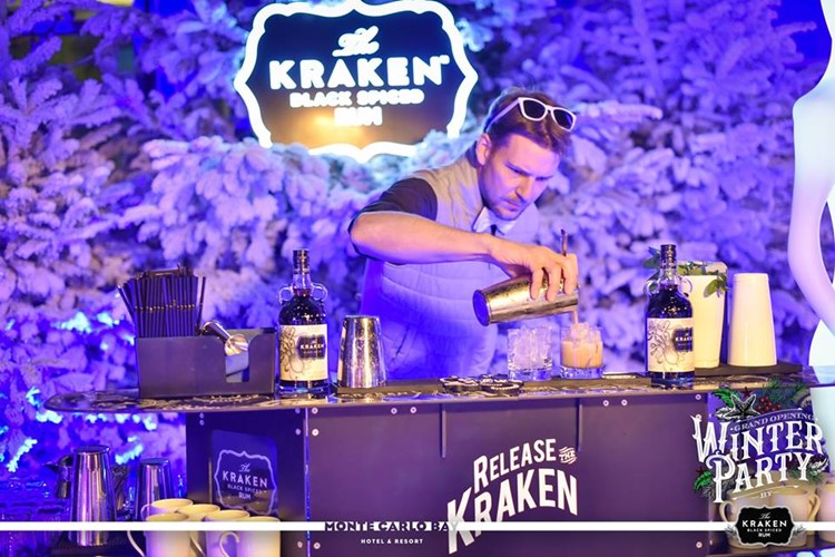 Blue Gin nightclub Monaco Winter Party barman mixing alcohol drinks
