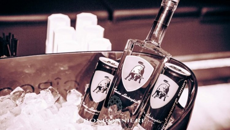 Party at Bonbonniere VIP nightclub in London. Find promoters for guest list in Clubbable