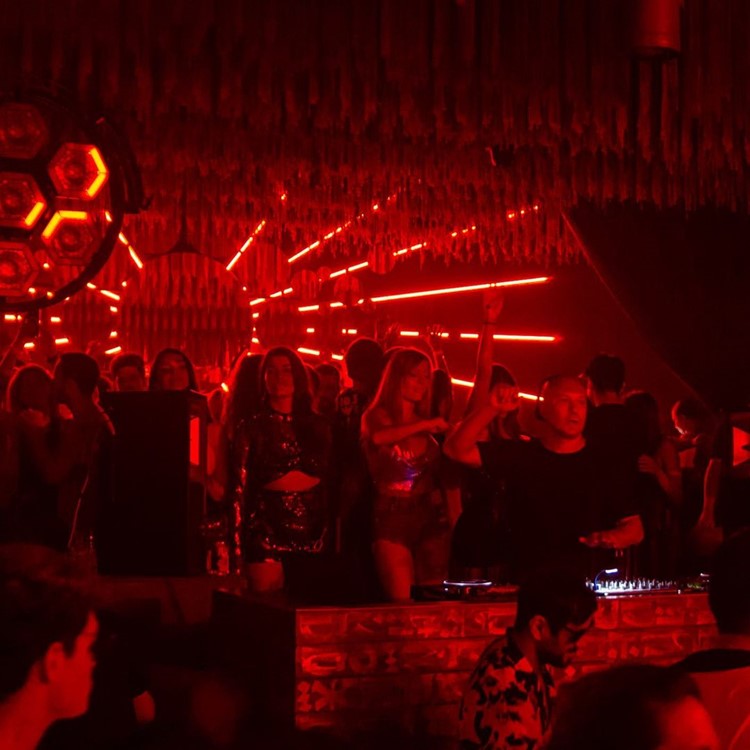 Bonbonniere nightclub in Tulum fun party nightout crowd live music