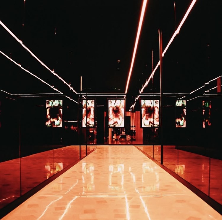 Party på Bonnie VIP nattklubb i Paris. Hitta promoters för gästlista i Clubbable