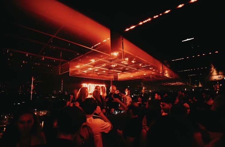 Party på Bonnie VIP nattklubb i Paris. Hitta promoters för gästlista i Clubbable