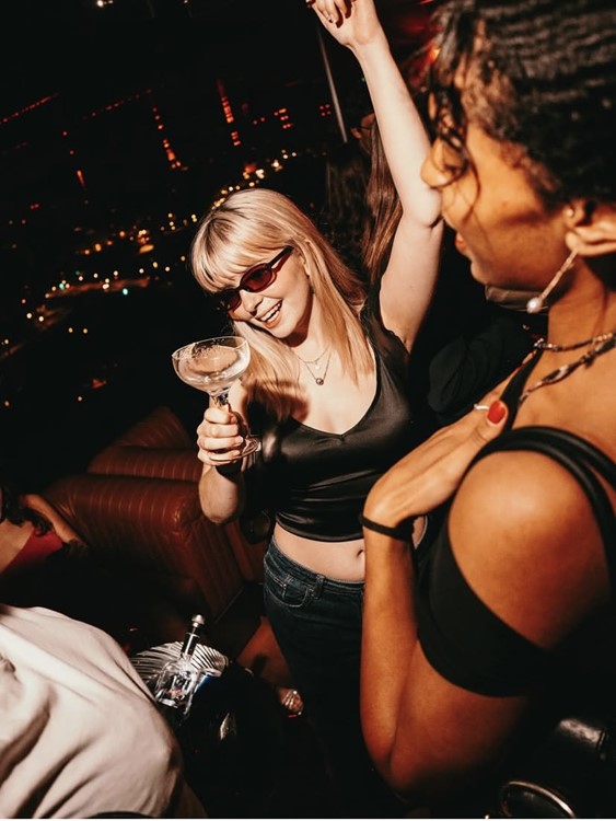 Party på Bonnie VIP nattklubb i Paris. Hitta promoters för gästlista i Clubbable