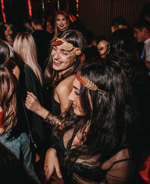 Party på Bonnie VIP nattklubb i Paris. Hitta promoters för gästlista i Clubbable