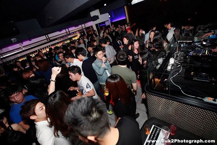Boombar nightclub Seoul full night crowd dancing fun party go out clubbing