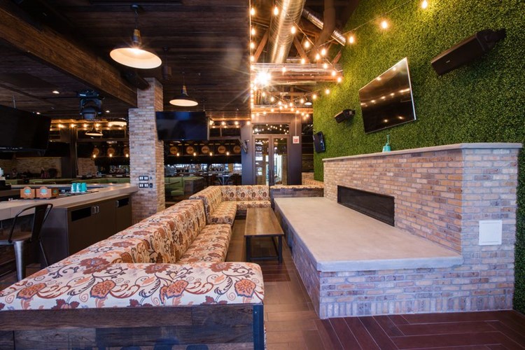 Party at Bottled Blonde VIP nightclub in Chicago. Find promoters for guest list in Clubbable