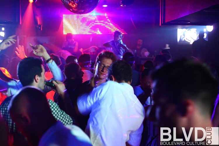 Boulevard nightclub Barcelona full night party crowd of people having fun and dancing