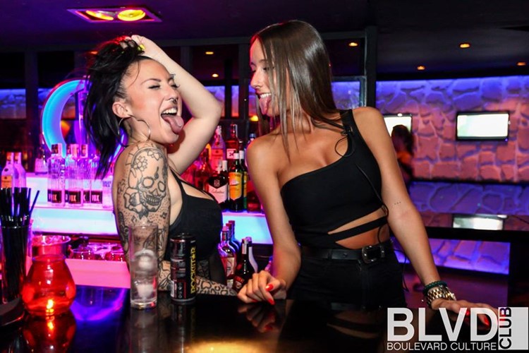 Boulevard nightclub Barcelona brunette pretty sexy girls wearing black mini skirts tattoo sleeve arm
